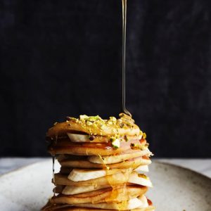 Recipe: vegan breakfast pancakes with banana and pistachios